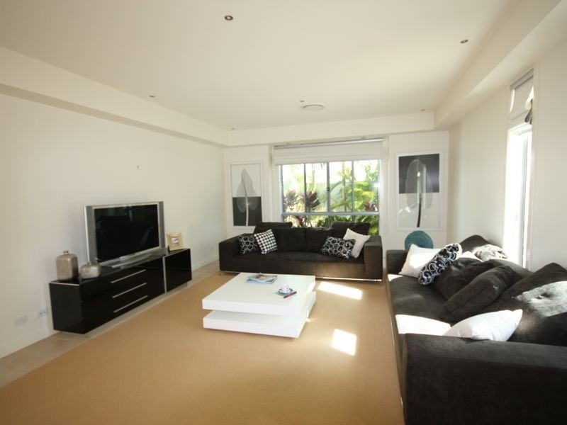 2129 Riverside Dr, Sanctuary Cove QLD 4212