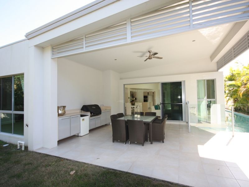 2129 Riverside Dr, Sanctuary Cove QLD 4212