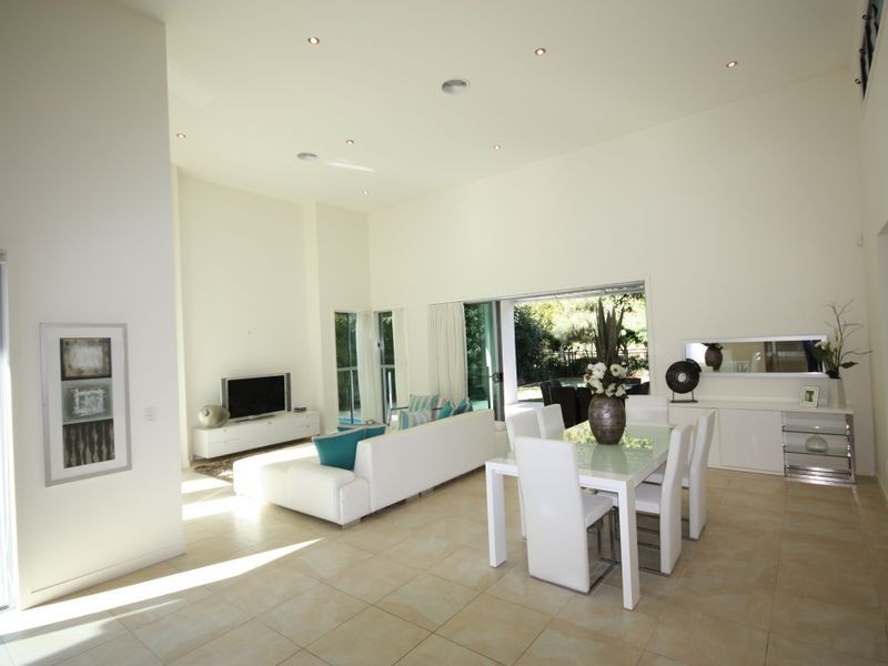 2129 Riverside Dr, Sanctuary Cove QLD 4212