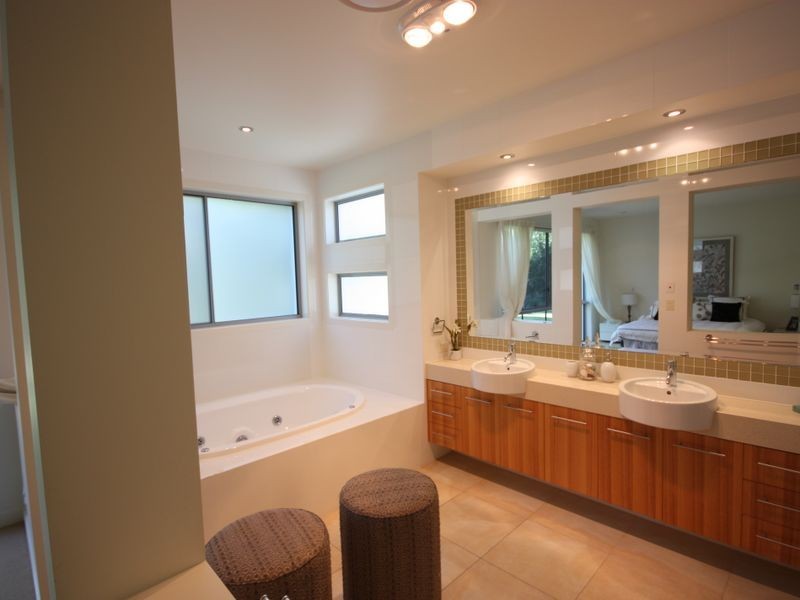 2129 Riverside Dr, Sanctuary Cove QLD 4212