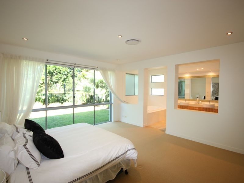 2129 Riverside Dr, Sanctuary Cove QLD 4212