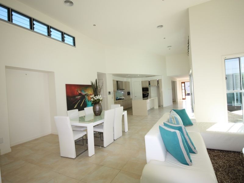 2129 Riverside Dr, Sanctuary Cove QLD 4212