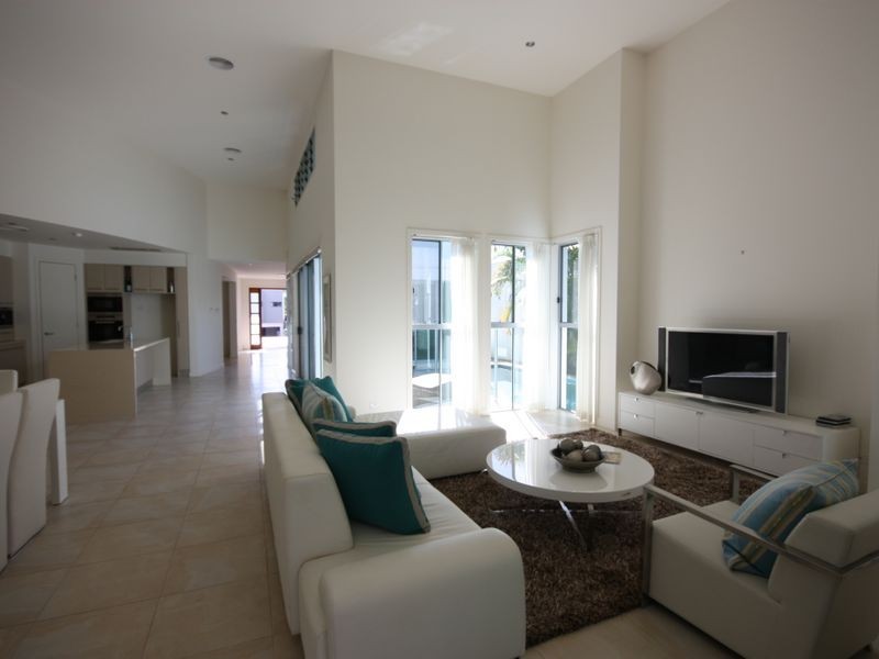 2129 Riverside Dr, Sanctuary Cove QLD 4212