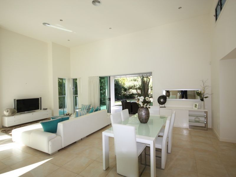 2129 Riverside Dr, Sanctuary Cove QLD 4212