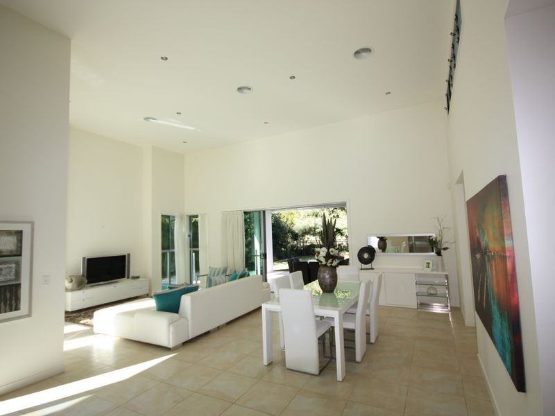 2129 Riverside Dr, Sanctuary Cove QLD 4212