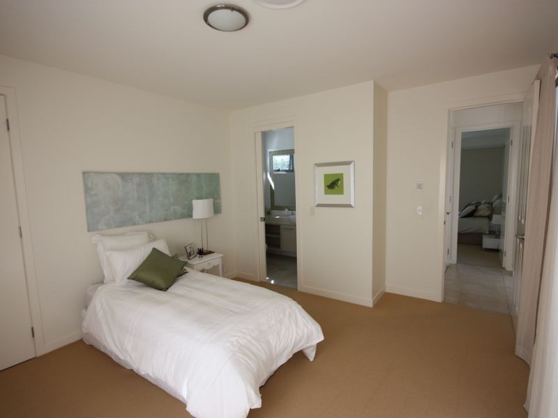2129 Riverside Dr, Sanctuary Cove QLD 4212