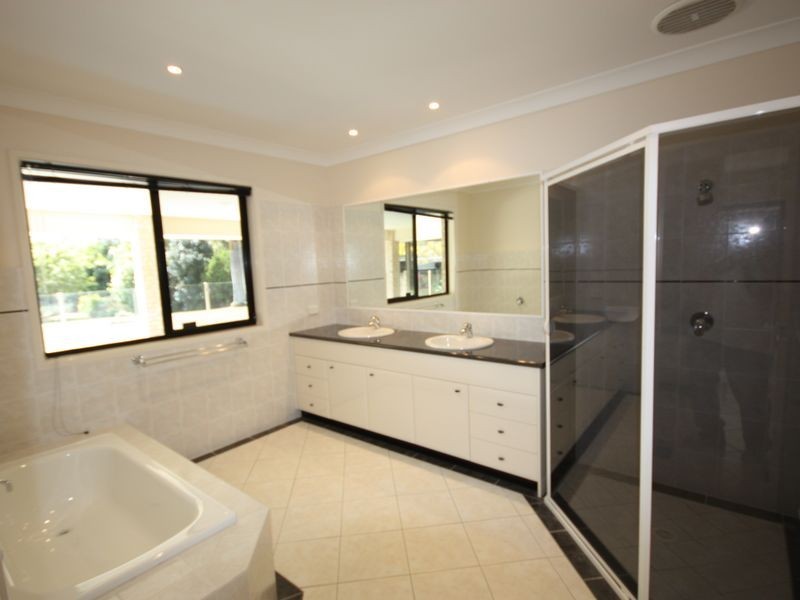 52 Riverdowns Cr, Helensvale QLD 4212