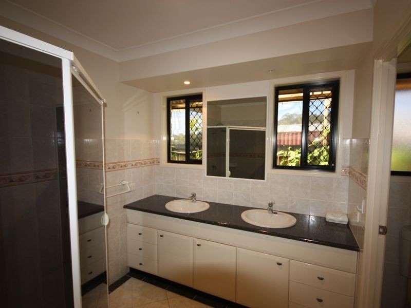 52 Riverdowns Cr, Helensvale QLD 4212