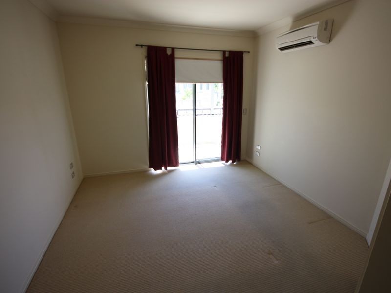 1049/1 The Cove Crescent, Meadow View, Carrara QLD 4211