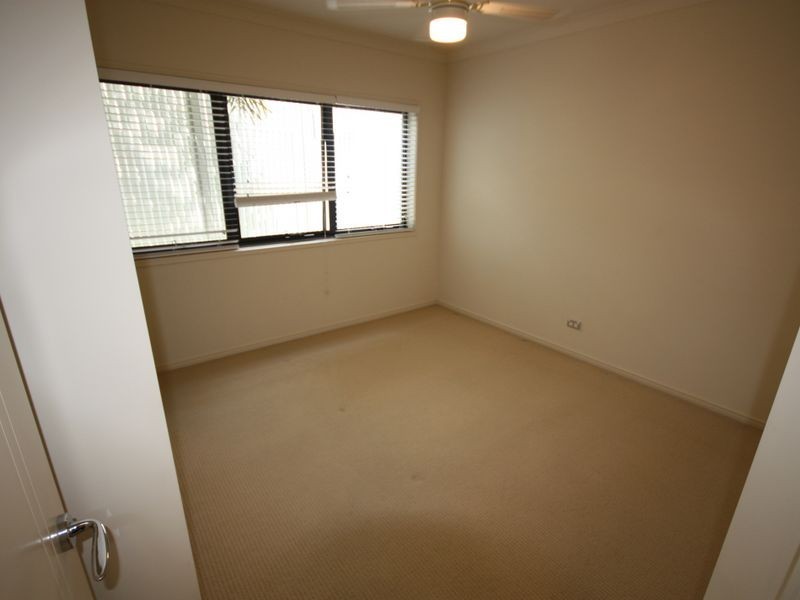 1049/1 The Cove Crescent, Meadow View, Carrara QLD 4211