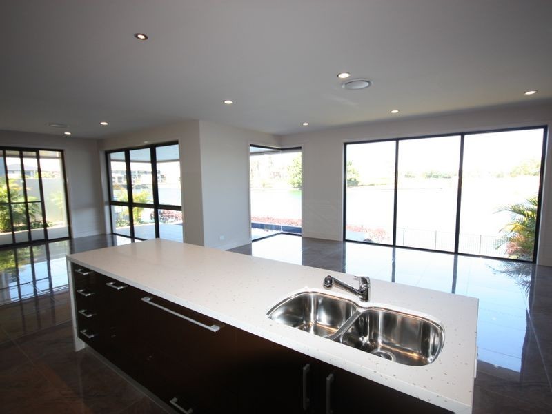 Hope Island QLD 4212