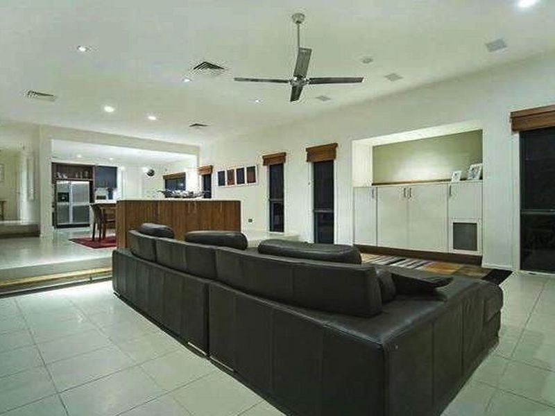 3145 Riverleigh Drive, Hope Island QLD 4212