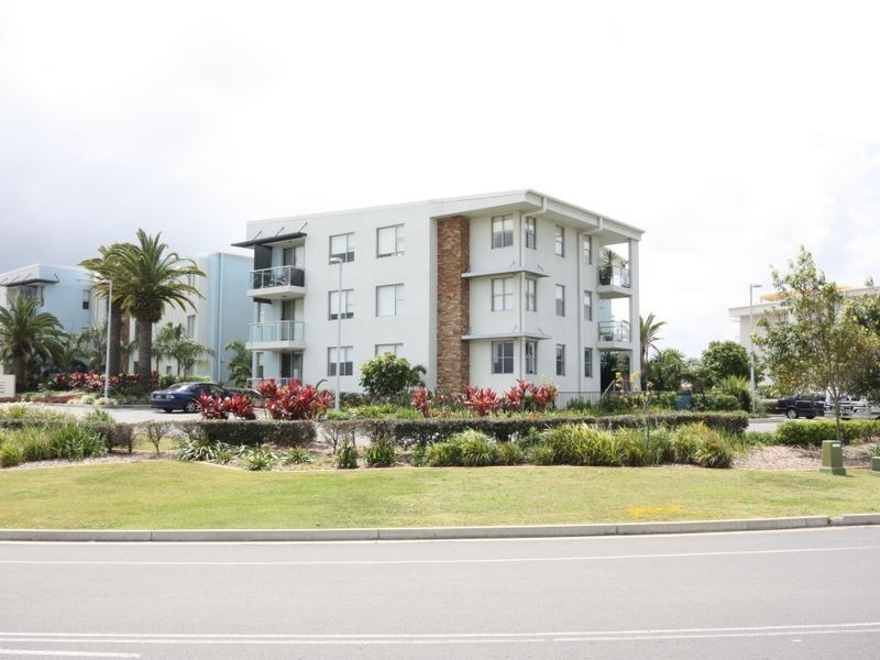 Unit 817 / Sickle Ave, Hope Island QLD 4212
