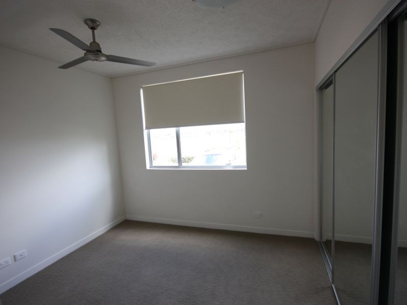 Unit 817 / Sickle Ave, Hope Island QLD 4212