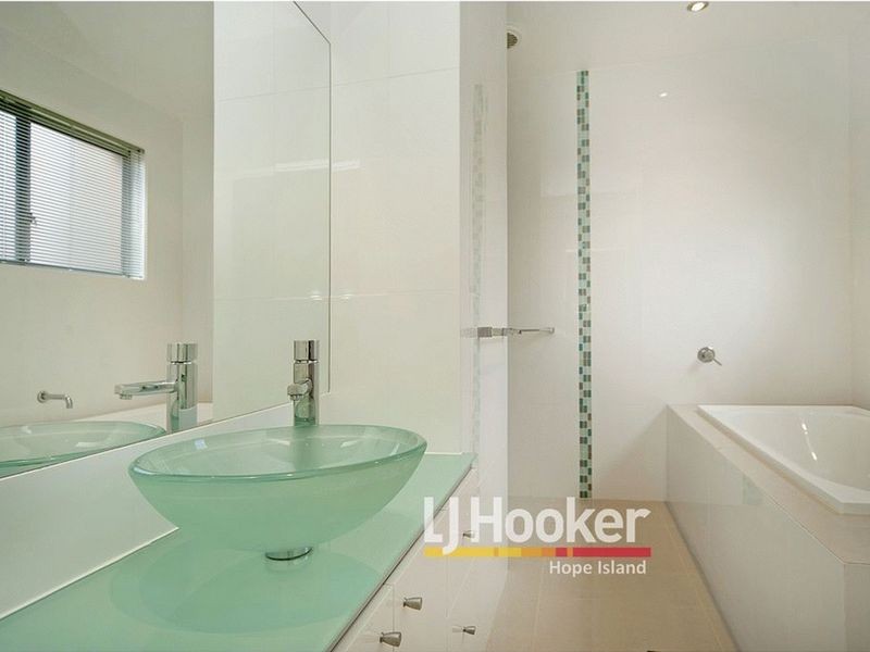 2804 Gracemere Cct North GRACEMERE ISLAND, Hope Island QLD 4212