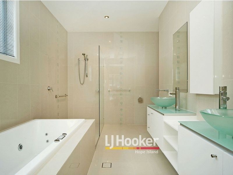 2804 Gracemere Cct North GRACEMERE ISLAND, Hope Island QLD 4212