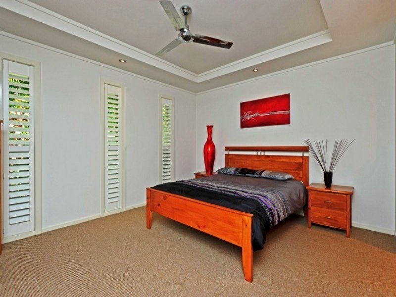 8 Saltwater Terrace, Helensvale QLD 4212