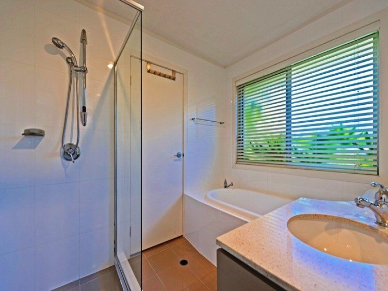 8 Saltwater Terrace, Helensvale QLD 4212