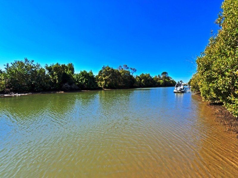 8 Saltwater Terrace, Helensvale QLD 4212