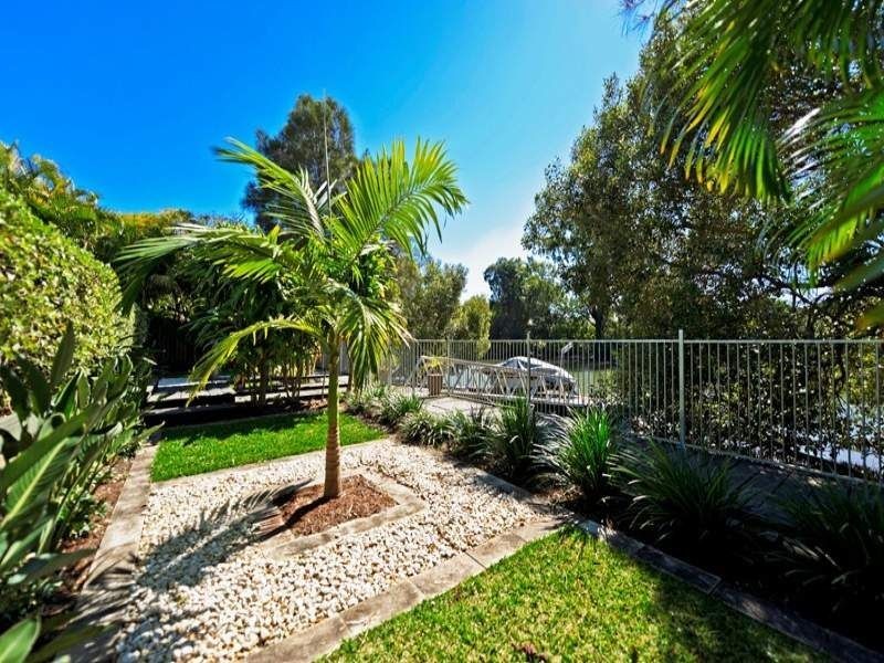 8 Saltwater Terrace, Helensvale QLD 4212
