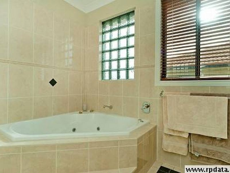 14 Windchimes Wy, Hope Island QLD 4212