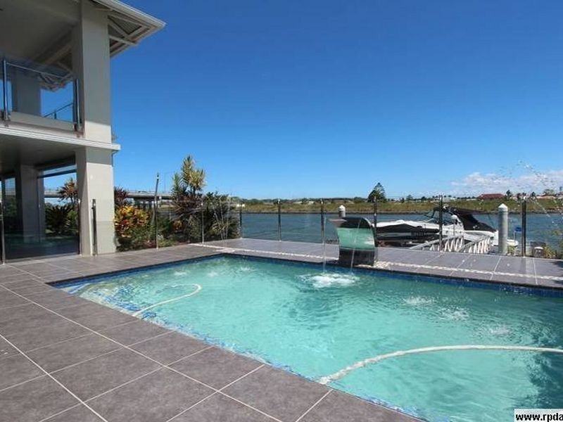 8 Palladium Drive, Hope Island QLD 4212