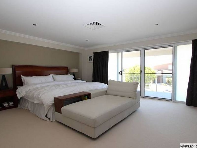 8 Palladium Drive, Hope Island QLD 4212