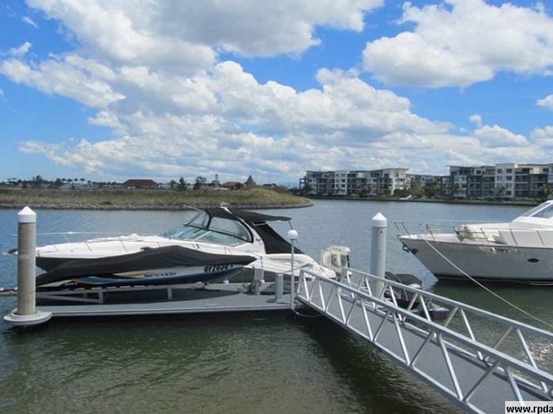 8 Palladium Drive, Hope Island QLD 4212