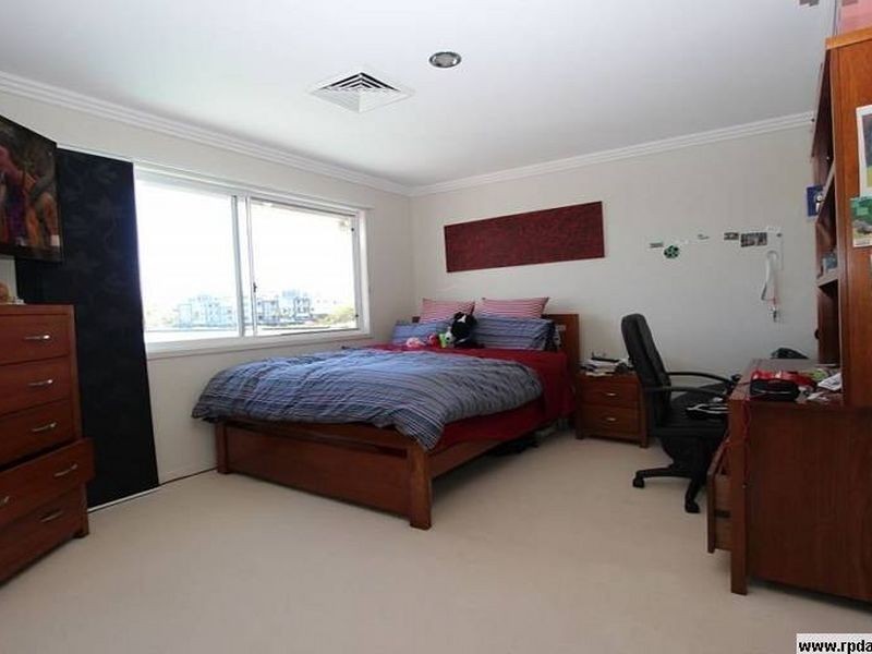 8 Palladium Drive, Hope Island QLD 4212