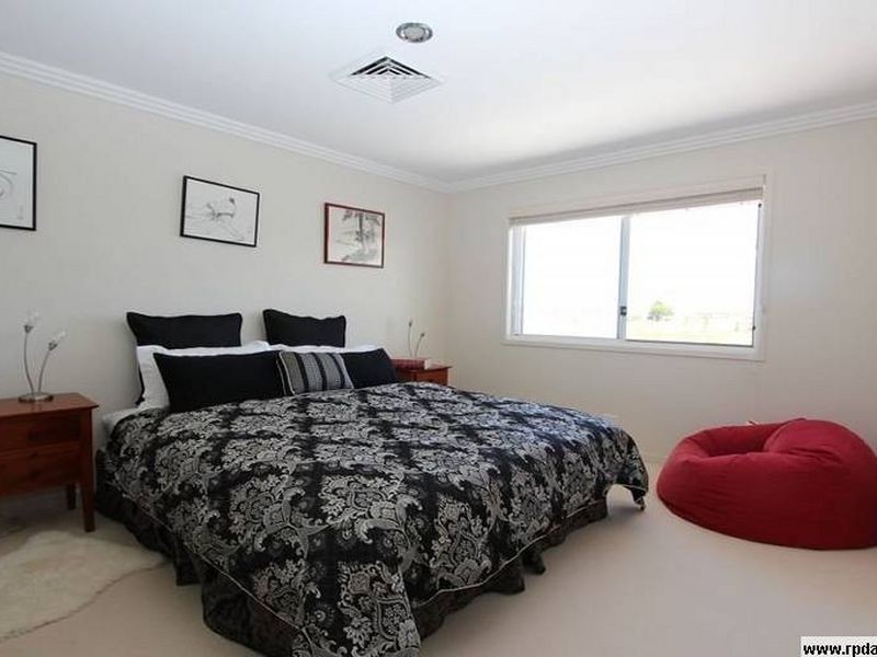 8 Palladium Drive, Hope Island QLD 4212