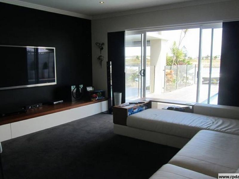 8 Palladium Drive, Hope Island QLD 4212