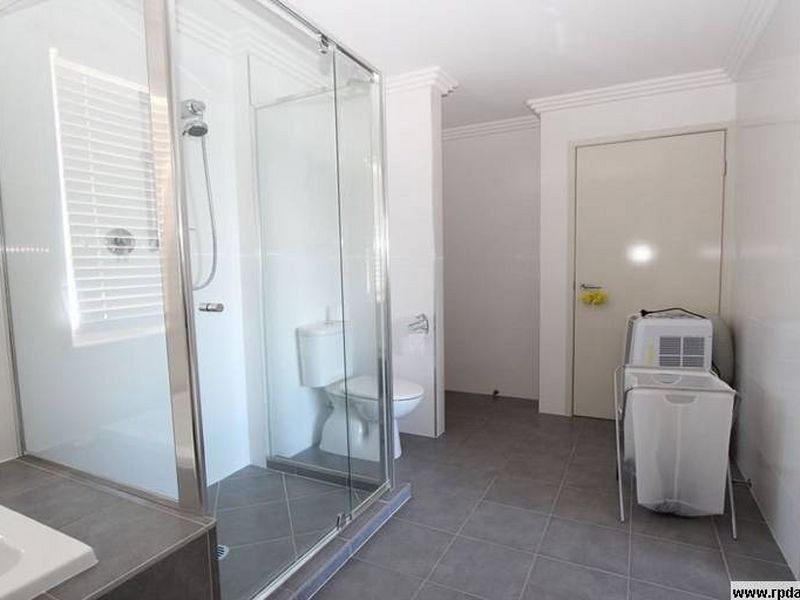 8 Palladium Drive, Hope Island QLD 4212