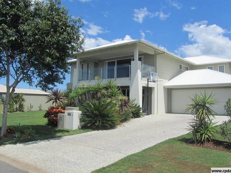 8 Palladium Drive, Hope Island QLD 4212