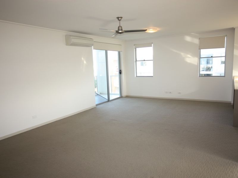 337/66 Sickle Ave, Hope Island QLD 4212