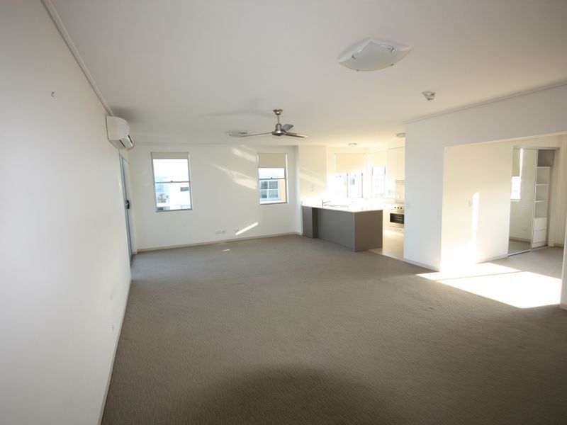 337/66 Sickle Ave, Hope Island QLD 4212