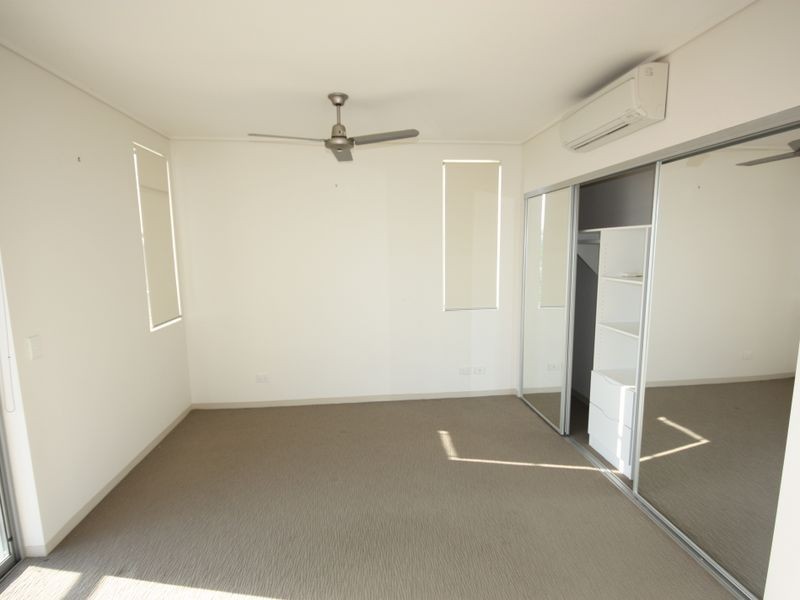 337/66 Sickle Ave, Hope Island QLD 4212