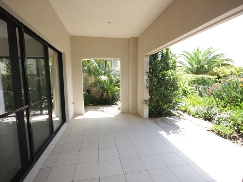 6138 Bolsena Circuit, Hope Island QLD 4212