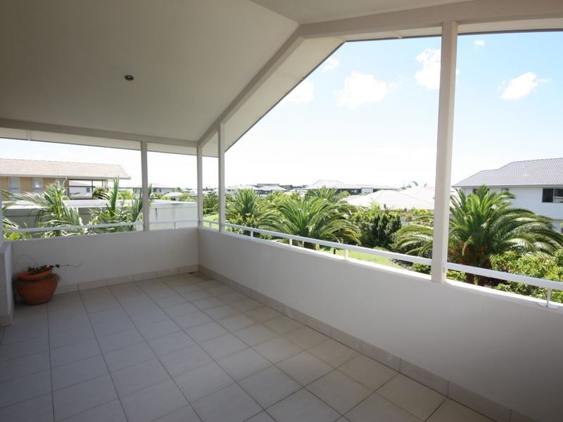 6138 Bolsena Circuit, Hope Island QLD 4212