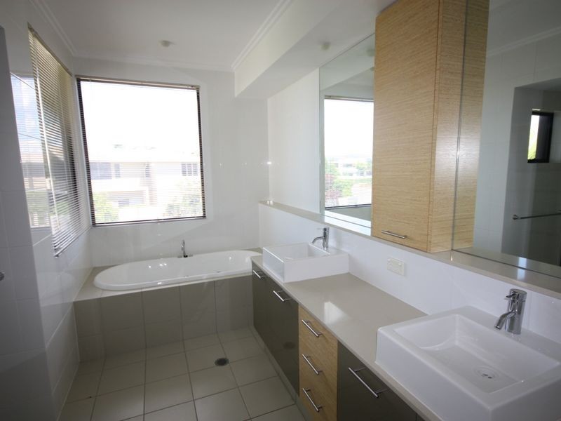 6138 Bolsena Circuit, Hope Island QLD 4212