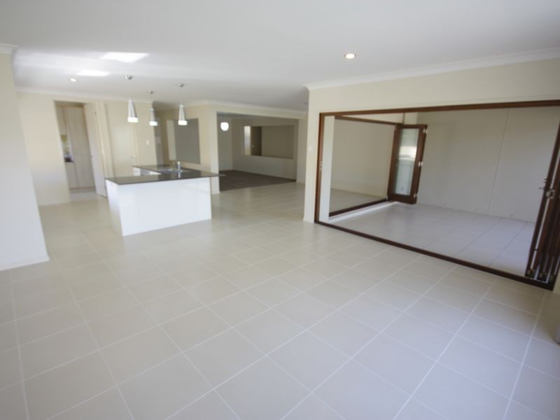 32 Regatta Ave, Oxenford QLD 4210