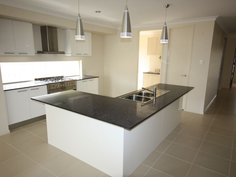 32 Regatta Ave, Oxenford QLD 4210