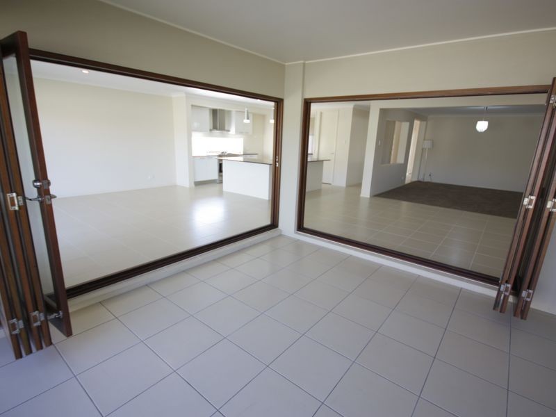 32 Regatta Ave, Oxenford QLD 4210