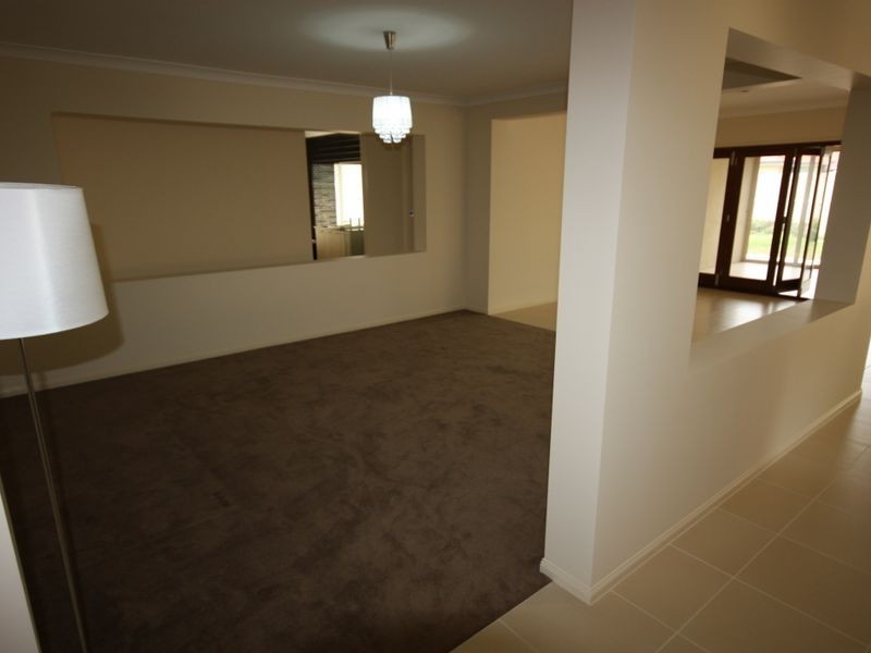 32 Regatta Ave, Oxenford QLD 4210