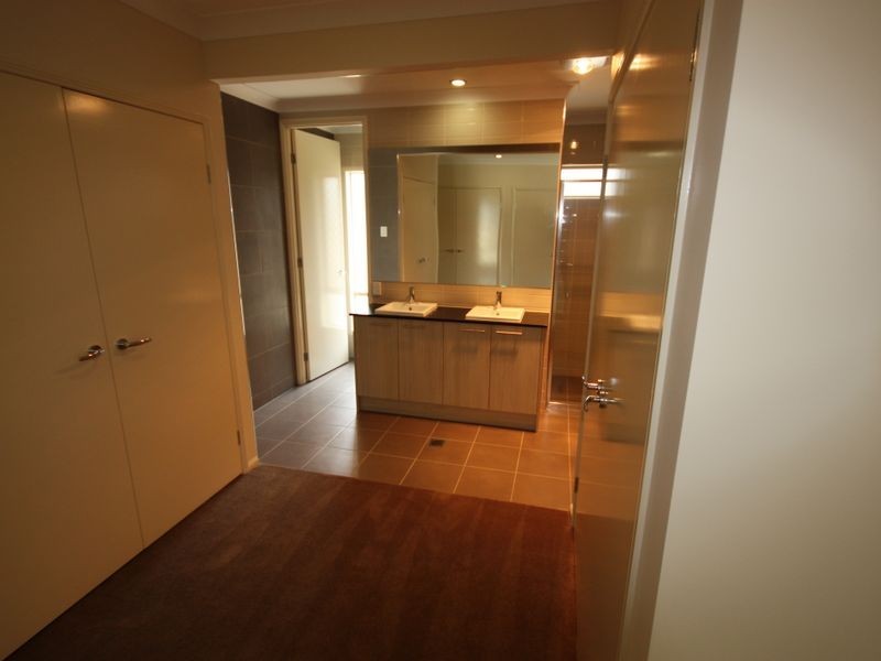 32 Regatta Ave, Oxenford QLD 4210