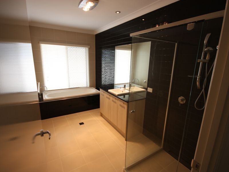 32 Regatta Ave, Oxenford QLD 4210