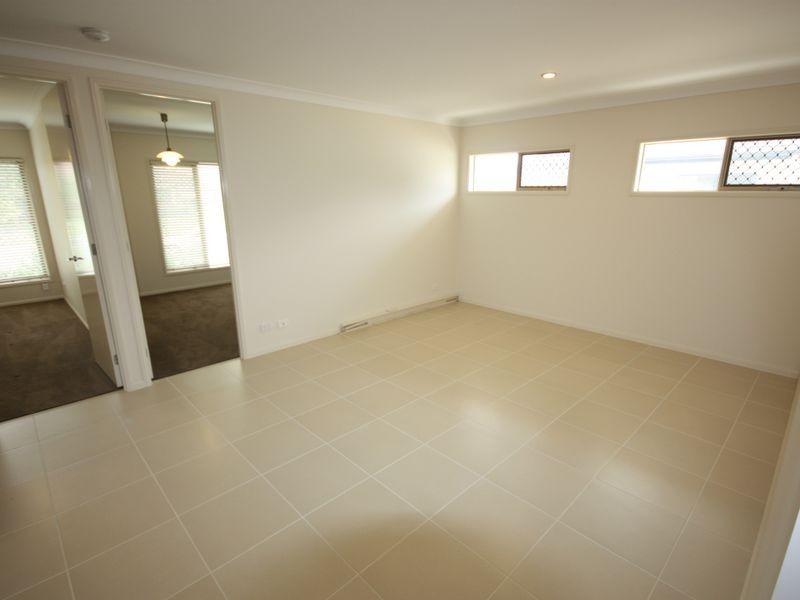 32 Regatta Ave, Oxenford QLD 4210