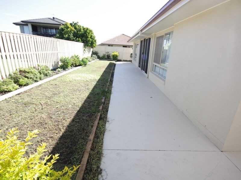 32 Regatta Ave, Oxenford QLD 4210