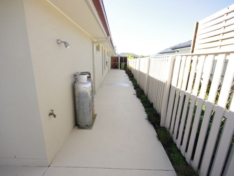 32 Regatta Ave, Oxenford QLD 4210