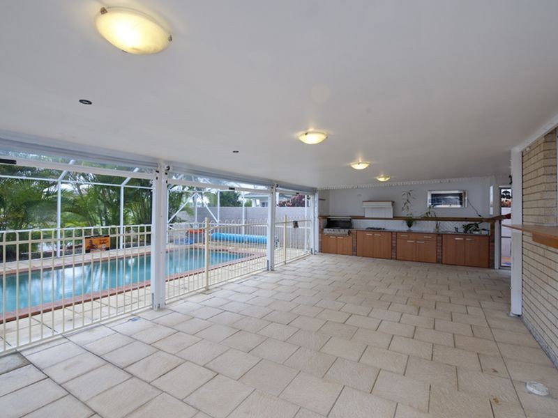 494 Oxley Drive, Runaway Bay QLD 4216