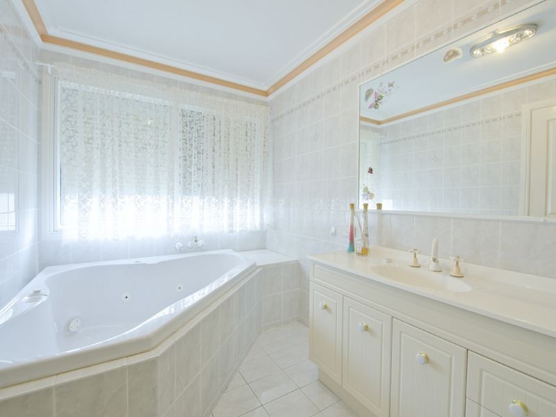 494 Oxley Drive, Runaway Bay QLD 4216